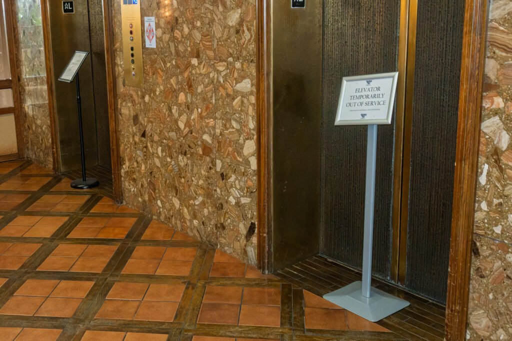 More Signs / Más señales