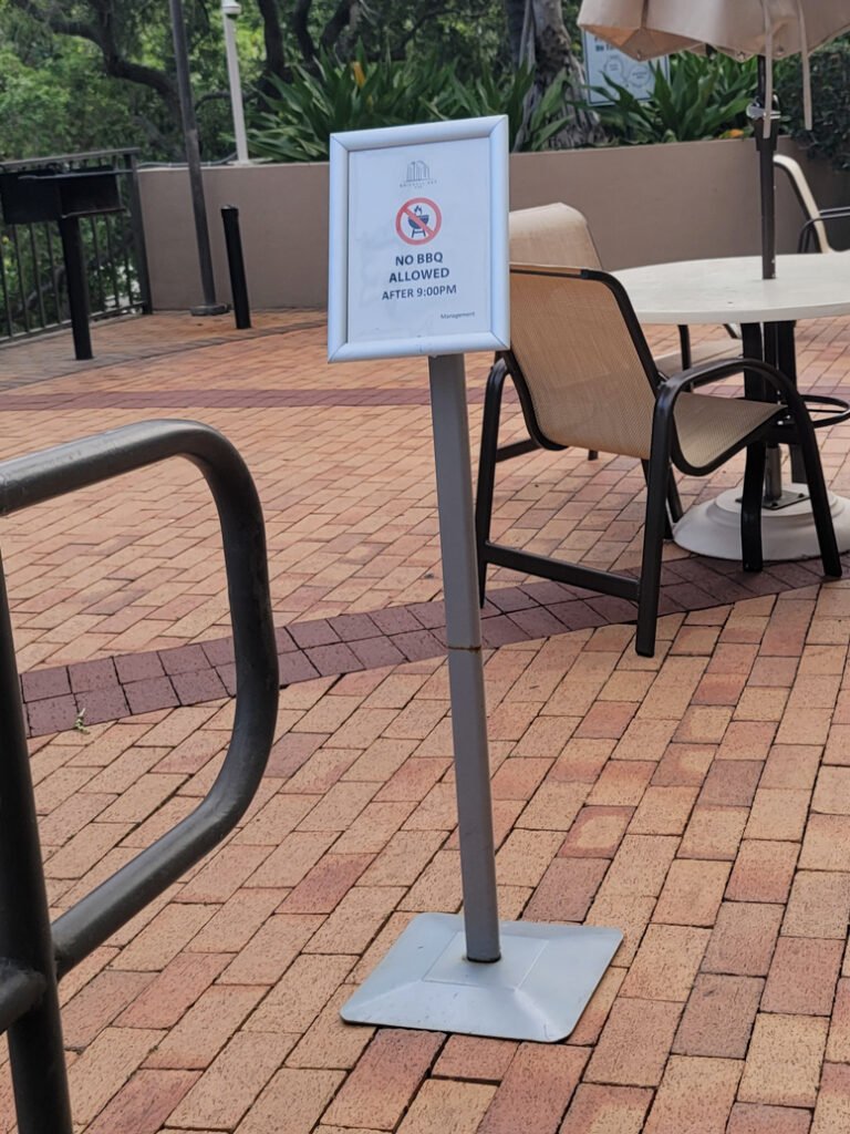 More Signs / Más señales