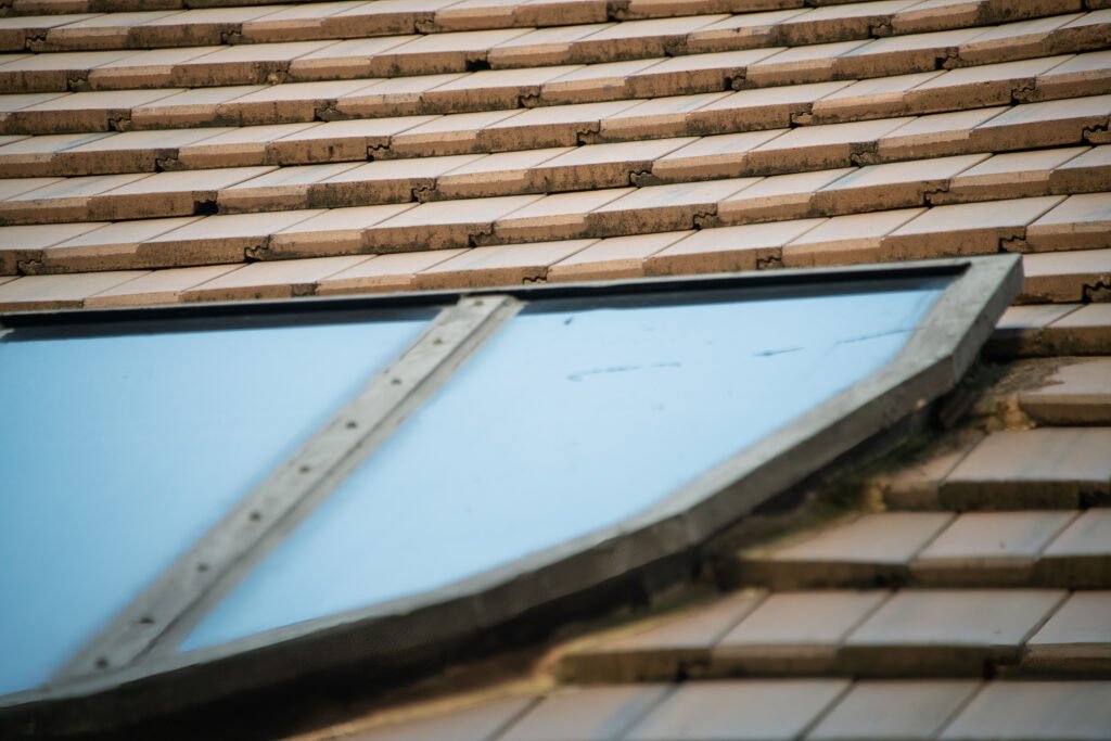 Skylights paid for not replaced / Tragaluces pagados, pero no reemplazados.